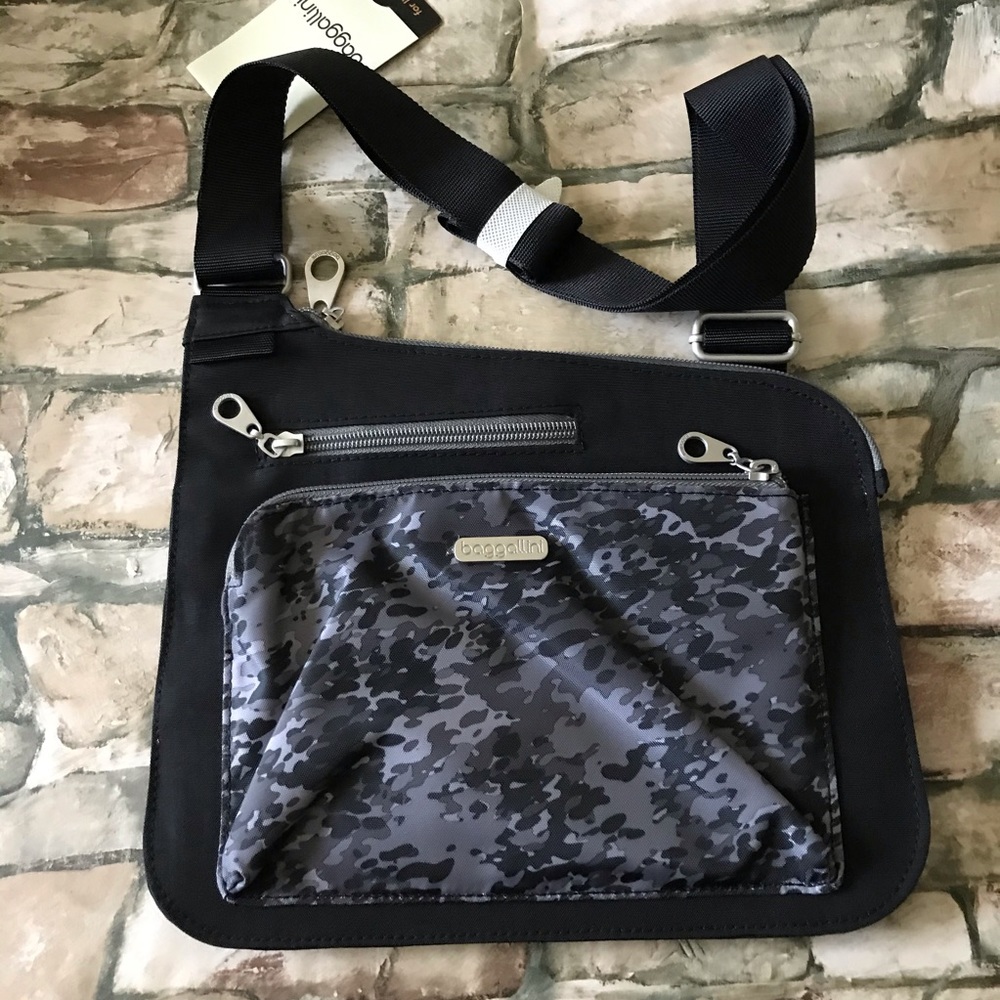 Baggallini Camo Print Womens Crossbody Bag